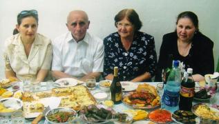 с женой и дочерьми